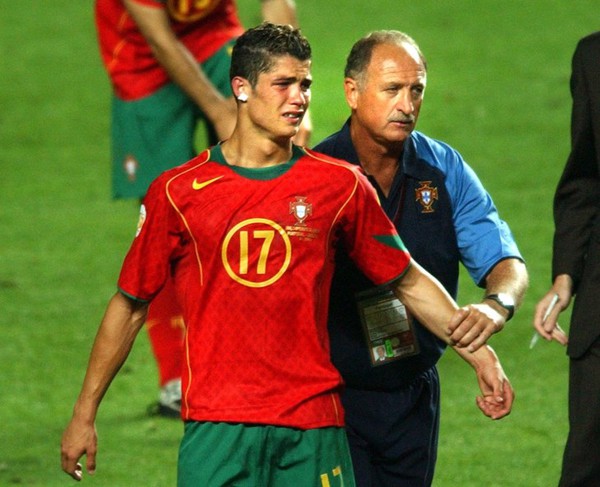 Криштиано Роналду после финала ЕВРО-2004